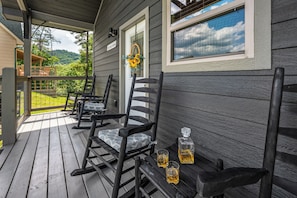 Terrace/patio - Brand New “Easy Cabin on Osprey way" (Pigeon Forge)