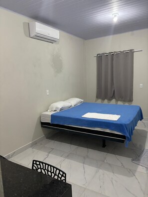 Einzelzimmer | Schreibtisch, laptopgeeigneter Arbeitsplatz, kostenloses WLAN