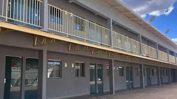 المنشأة من الخارج