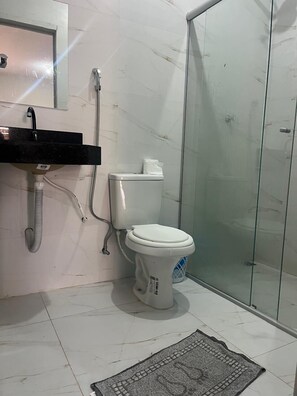 Dusche, Handtücher, Seife, Toilettenpapier