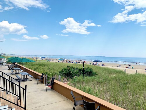 Abellona Inn & Suites