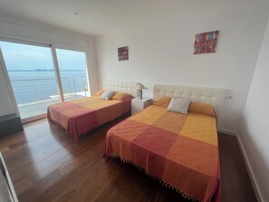 2 bedrooms, iron/ironing board, WiFi, bed sheets - Luxury villa with exceptional view and private pool (Roses)