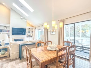 Dining - Sea Pines Family Home 3 bed 2 ba w bonus room for 8 (Hilton Head Island)