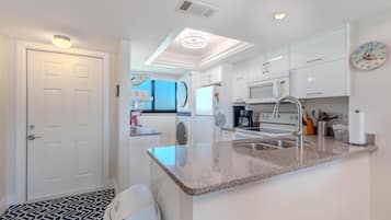 Apartment, 1 King-Bett (Carlos Pointe #515 - The Pelican Pad) | Eigene Küche