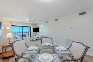 Condo, 1 King Bed (Carlos Pointe #515 - The Pelican Pad) | Dining - Carlos Pointe #515 - The Pelican Pad (Fort Myers Beach)