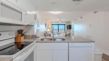 Apartment, 1 King-Bett (Carlos Pointe #515 - The Pelican Pad) | Eigene Küche