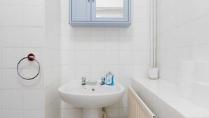 Unclassified image, 5 of 17, button - Incredibly Located 1BDR Hideaway in Soho (Greater London)
