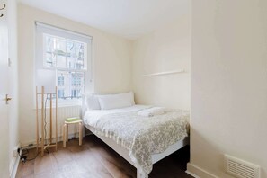1 bedroom, Internet, bed sheets - Incredibly Located 1BDR Hideaway in Soho (Greater London)