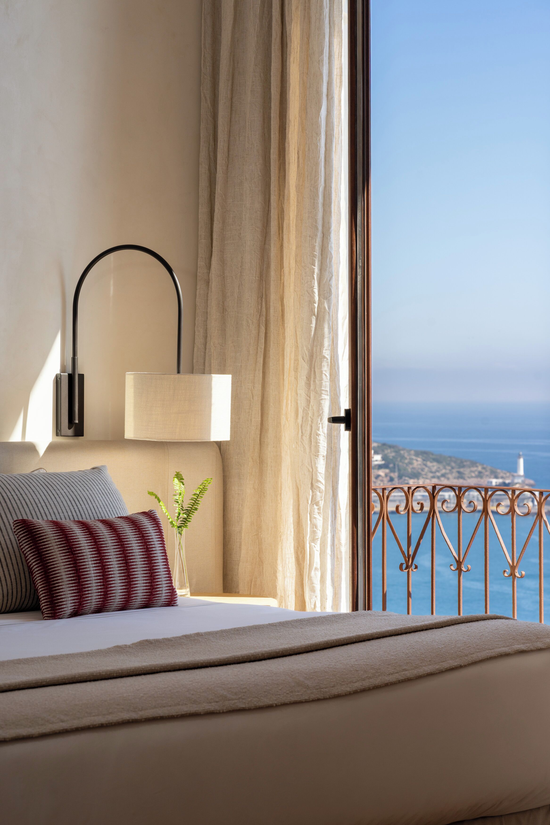 Junior Suite Room | Hypo-allergenic bedding, down comforters, minibar, in-room safe