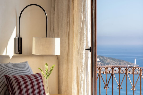 Junior Suite Room | Hypo-allergenic bedding, down comforters, minibar, in-room safe
