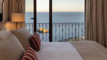 Habitación Junior Suite | Ropa de cama hipoalergénica, edredón y minibar