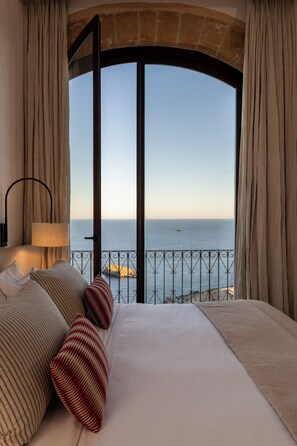 Junior Suite Room | Hypo-allergenic bedding, down comforters, minibar, in-room safe - Parador de Ibiza (Ibiza Town)