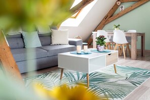TV, DVD player - Spacious, Bright & Modern Apartment “Au Coeur De Notre Vallée” in Munster (Munster)