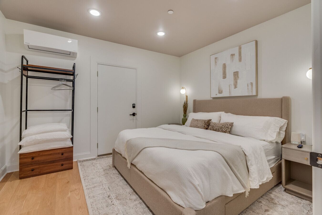 1 habitación, escritorio, tabla de planchar con plancha y wifi 