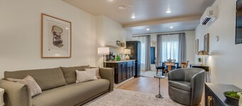 The Downtown Post The Collin Suite