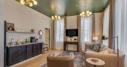 The Downtown Post The Brady Suite