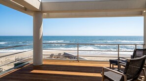 Property grounds - Iconic Oceanfront Modern House on Dune Road with Panoramic Atlantic Views (Quogue)