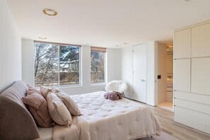 6 bedrooms, iron/ironing board, Internet, bed sheets - Iconic Oceanfront Modern House on Dune Road with Panoramic Atlantic Views (Quogue)