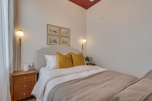 Caja fuerte, escritorio, tabla de planchar con plancha y wifi gratis