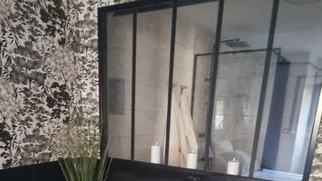 1 quarto, ferros/tábuas de passar roupa, Wi-Fi, roupa de cama