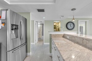 Appartamento, 1 letto queen (Mansions By The Sea 306A - Premier) | Interni