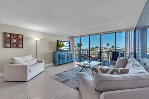 Apartment, 1 Queen-Bett (Mansions By The Sea 306A - Premier) | Wohnbereich