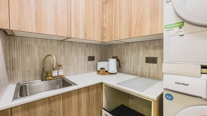 Microwave - Stylish Family Suites near Notting Hill & Portobello Road (London)