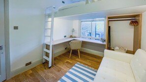 TV - Stylish Family Suites near Notting Hill & Portobello Road (London)