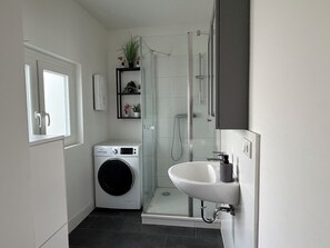 Toallas y papel de baño 