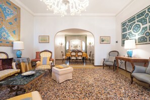 Interior - Ca' Lipoli - Four Bedroom Apartment, Sleeps 6 (Venice)