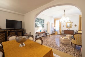 Interior - Ca' Lipoli - Four Bedroom Apartment, Sleeps 6 (Venice)