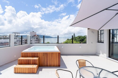 Stay in an Unbeatable Location in Coqueiros, Floripa - Mtts