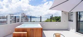 Stay in an Unbeatable Location in Coqueiros, Floripa - Mtts