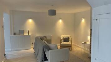 Luxury House, 3 Bedrooms | Living area