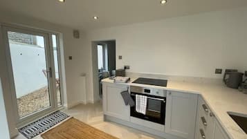 Luxury House, 3 Bedrooms | Private kitchen