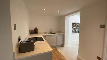 Luxury House, 3 Bedrooms | Private kitchen