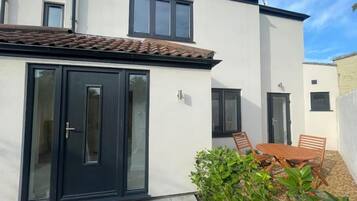 Luxury House, 3 Bedrooms | Outdoor dining