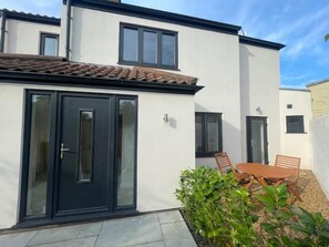 Luxury House, 3 Bedrooms | Outdoor dining