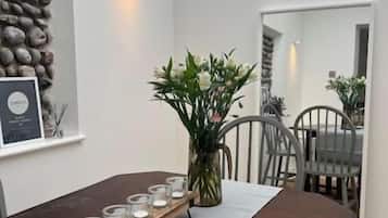 Luxury House, 3 Bedrooms | Dining