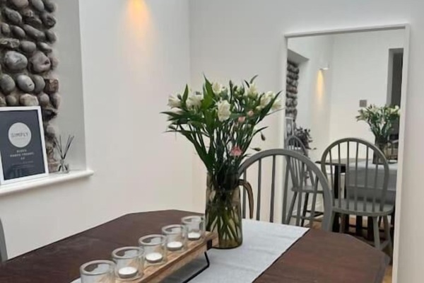 Luxury House, 3 Bedrooms | Dining