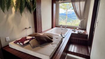 Suíte premium | Banheira de hidromassagem particular