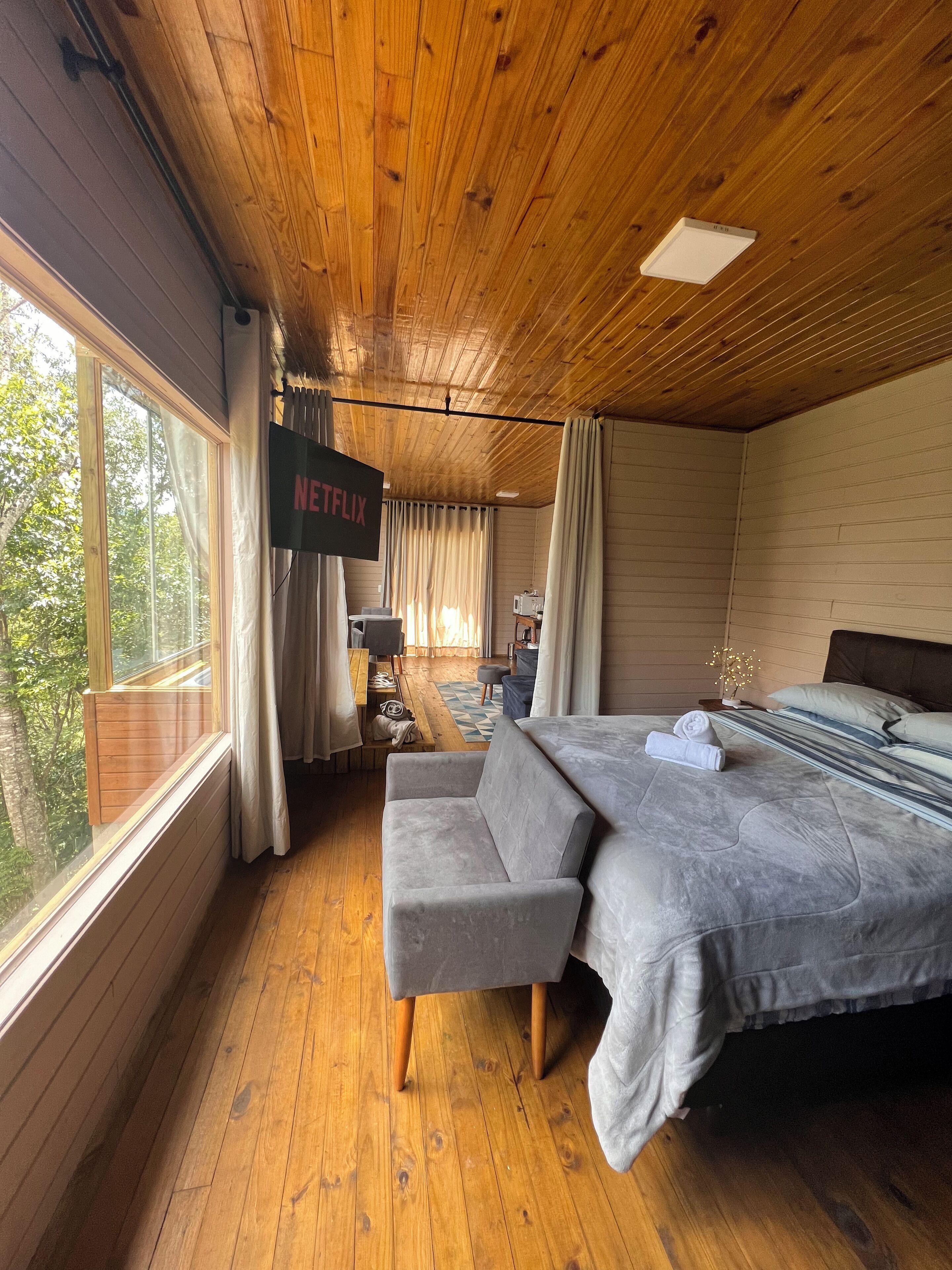 Premium Cabin | Free WiFi