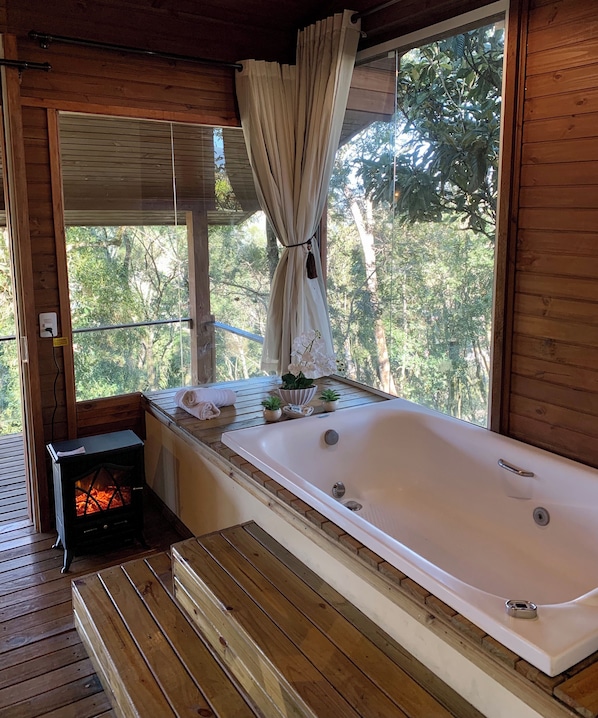 Classic Cabin | Private spa tub