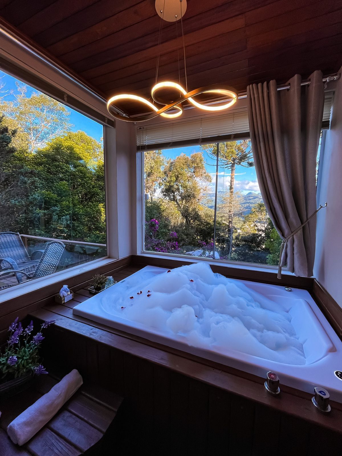 Suite Confort | Bañera de hidromasaje privada