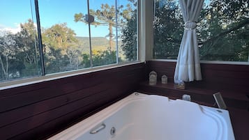 Bañera de hidromasaje privada