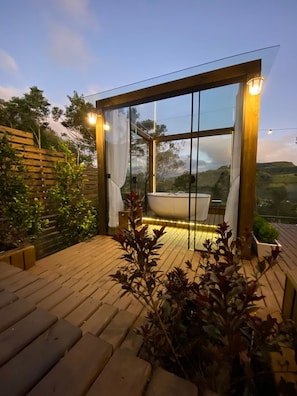 Mobile Home | Private spa tub