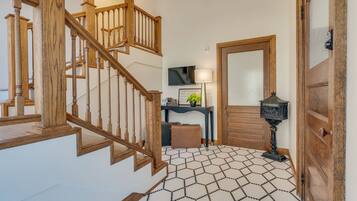 Family Suite, 1 Bedroom, Kitchenette, River View | Interior