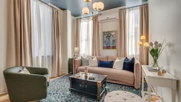 Family Suite, 1 Bedroom, Kitchenette, River View | Living area