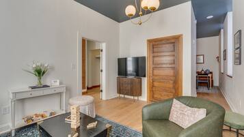 Family Suite, 1 Bedroom, Kitchenette, River View | Living area