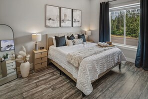 4 bedrooms, desk, iron/ironing board, travel crib